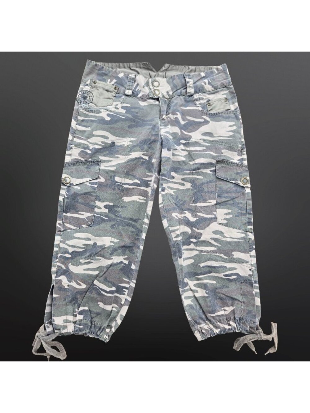 Y2K Camouflage Capri Cargo Pants Size 7 Low Rise Green Grunge Rave Cotton